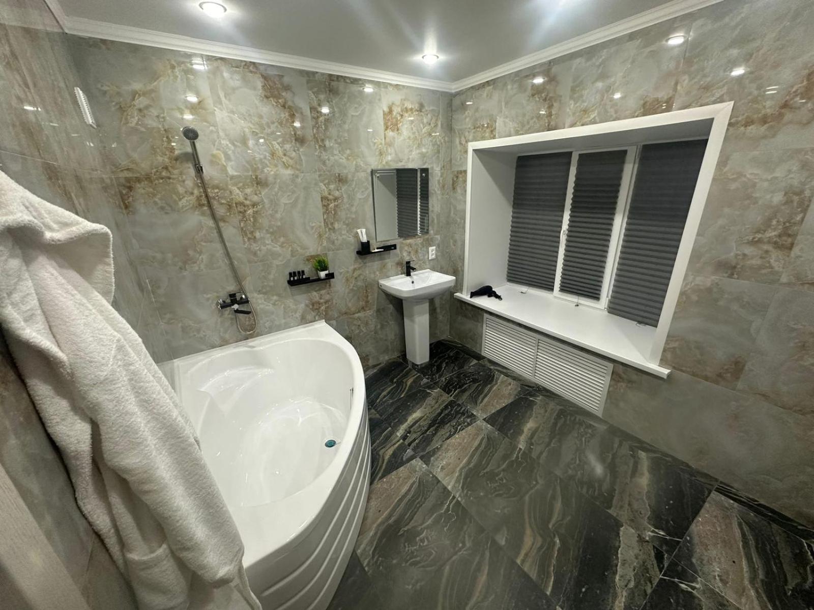 Hotel Сафр Uralsk Zewnętrze zdjęcie